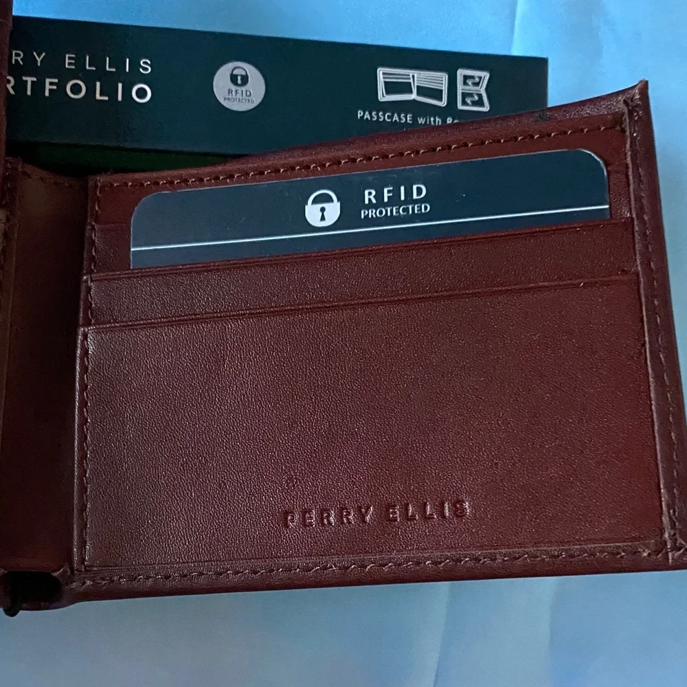 NWT Perry Ellis Leather Pass Case & Removable Card Case
